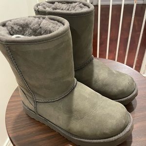 Girls Gray Uggs